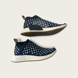 Adidas Ultra Boost Sneaker in men’s 8 and women's 9.5. Navy Polka unisex…